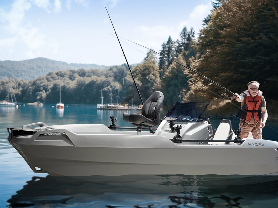 ROTO Nautica Hydra 530 Fishing on a forest lake