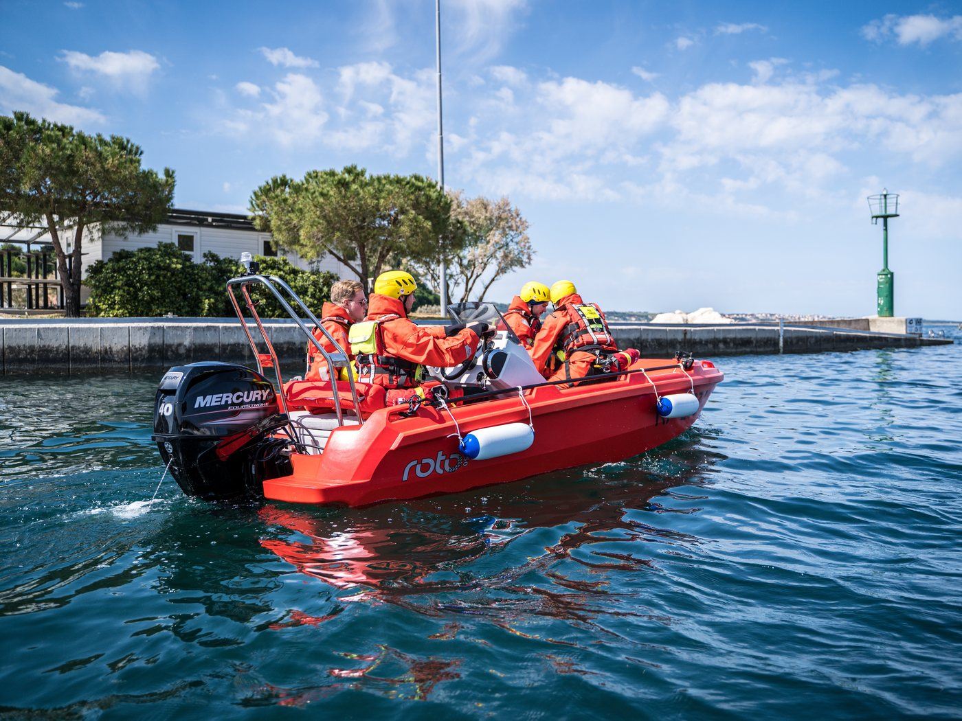 ROTO Nautica Hydra 450 Rescue with a four-person crew in survival suits